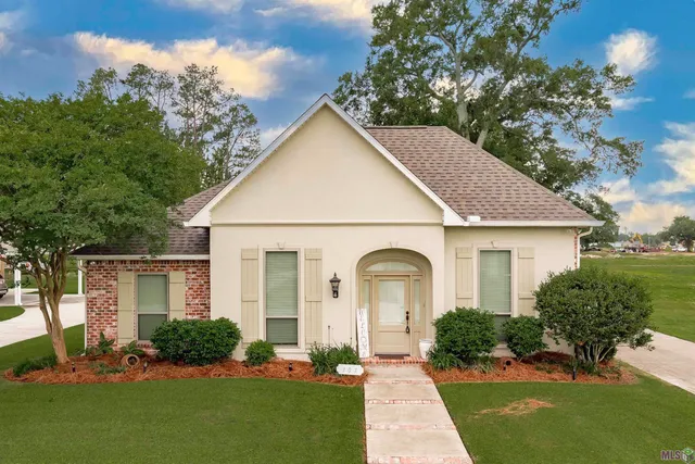 $318,000 | 107 River Run Court, New Roads, LA 70760