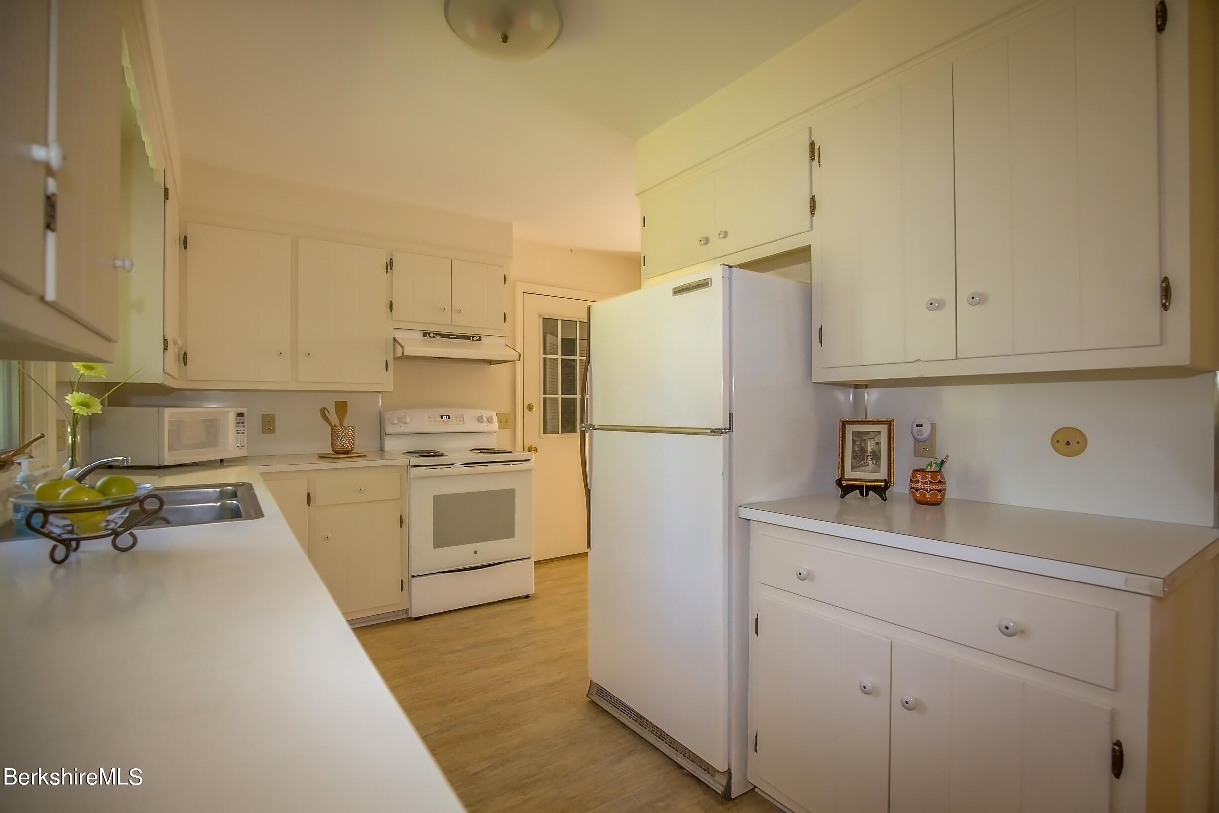 92 King William Road Lenox, MA 01240 - Photo 4 of 37 kitchen