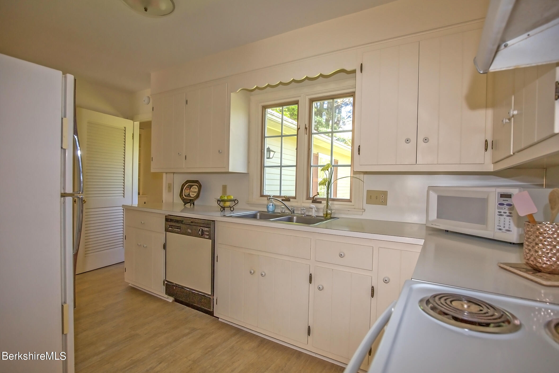 92 King William Road Lenox, MA 01240 - Photo 7 of 37 kitchen