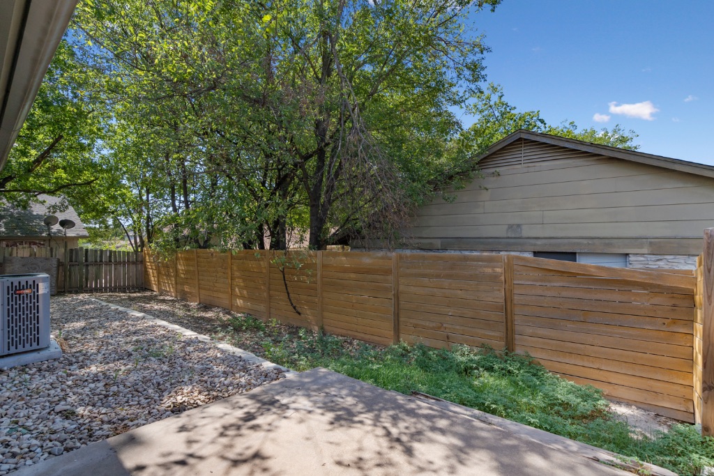1407 Avebury Circle, Unit B Austin, TX 78753 - Photo 16 of 18
