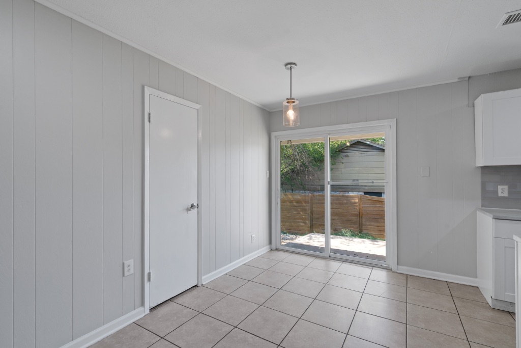 1407 Avebury Circle, Unit B Austin, TX 78753 - Photo 8 of 18