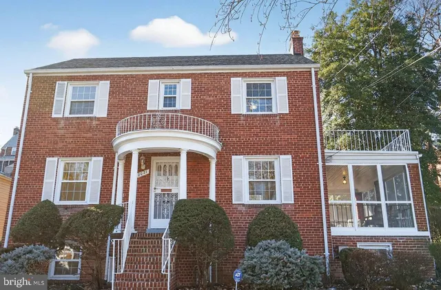 $700,000 | 2021 32nd Place Southeast, Washington, DC 20020