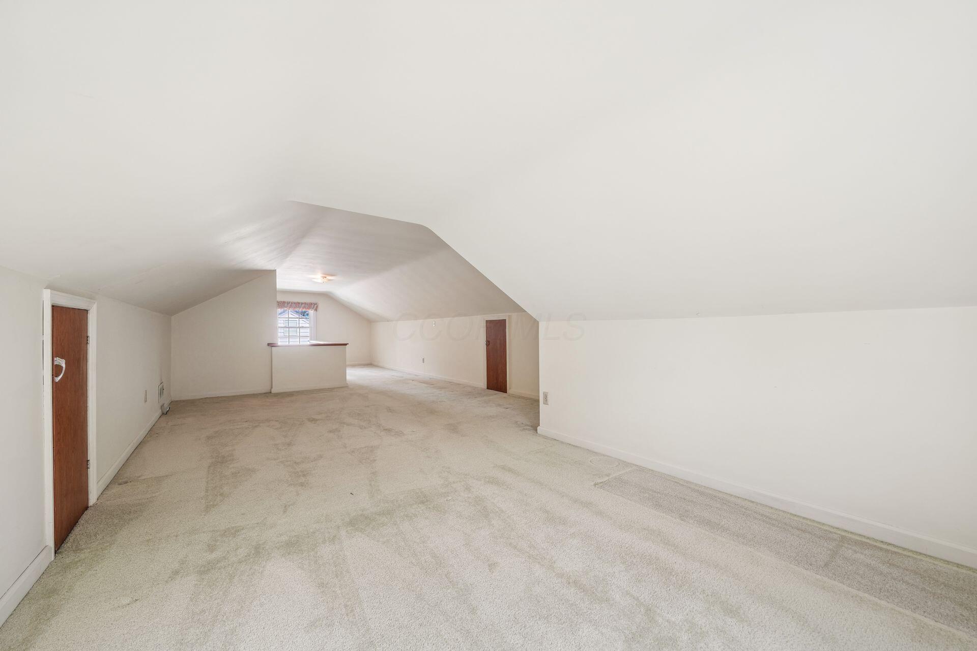 558 Acton Road Columbus, OH 43214 - Photo 40 of 59 2ND FLOOR BEDROOM