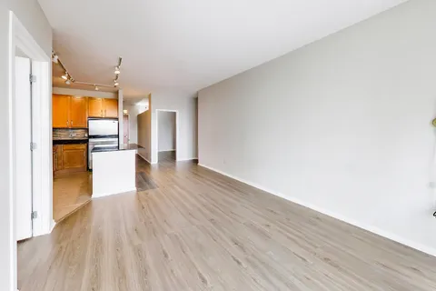 $389,900 | 210 South Desplaines Street, Unit 907, Chicago, IL 60661