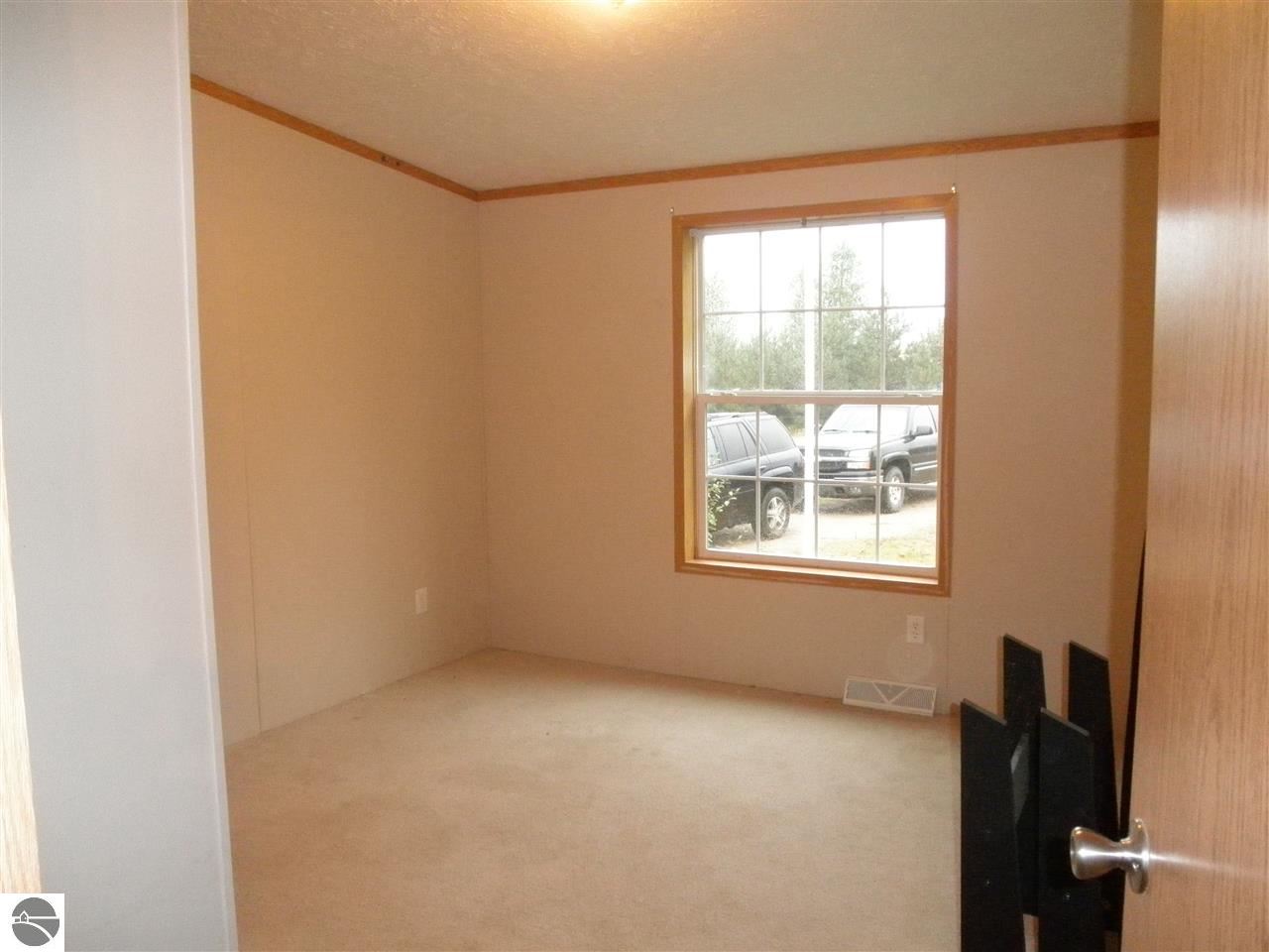 3933 Crofton Road South Boardman, MI 49680 - Photo 9 of 16 1777291-8.JPG