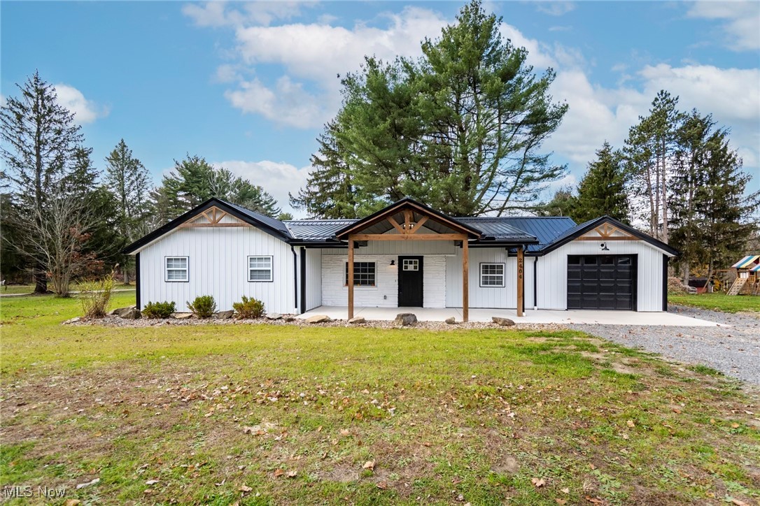 2404 Pleasant Valley Road Vienna, OH 44473 - Photo 1 of 25 Gallery Image 1
