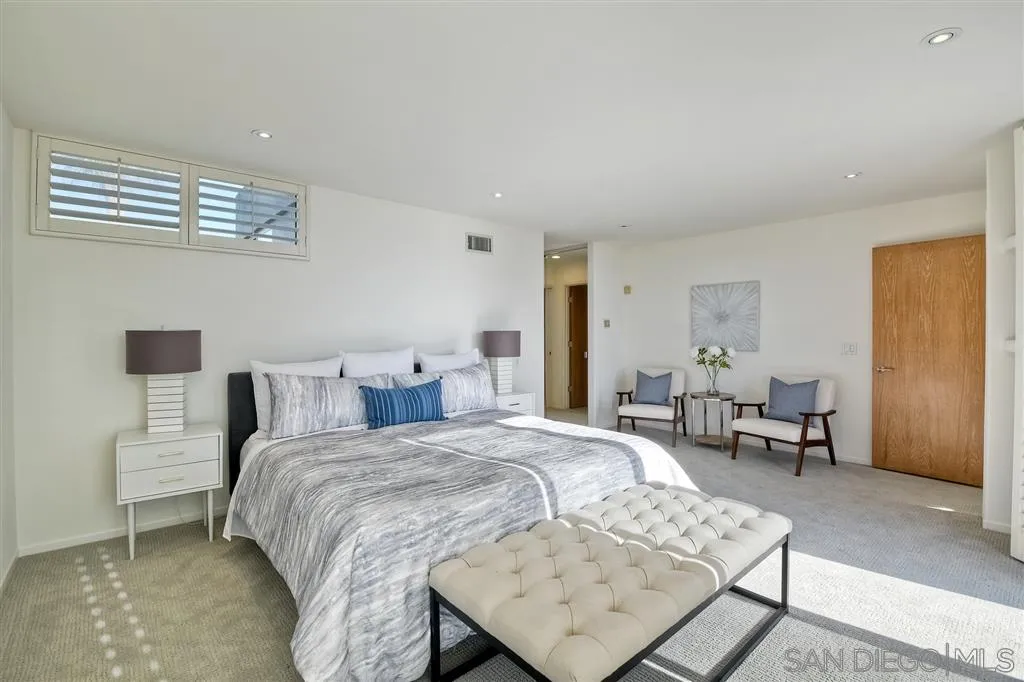 2136 Glasgow Avenue Cardiff, CA 92007 - Photo 16 of 25 a bedroom with a bed and lamp