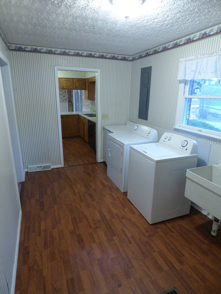 585 Whispering Pines Road Max Meadows, VA 24360 - Photo 15 of 37 Gallery Image 15