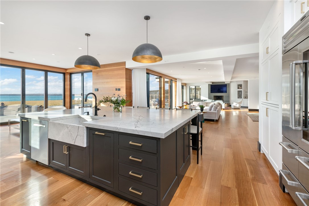 511 Ocean Avenue Newport, RI 02840 - Photo 11 of 45 Spacious Island - seats 7 and plenty of work space.