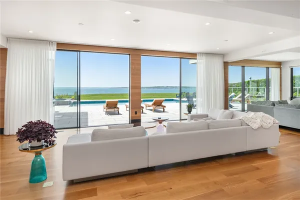 $200,000 | 511 Ocean Avenue, Newport, RI 02840