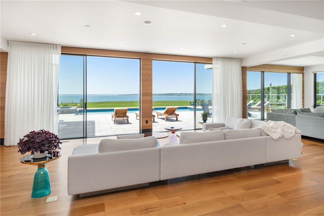 511 Ocean Avenue Newport, RI 02840 - Photo 14 of 45