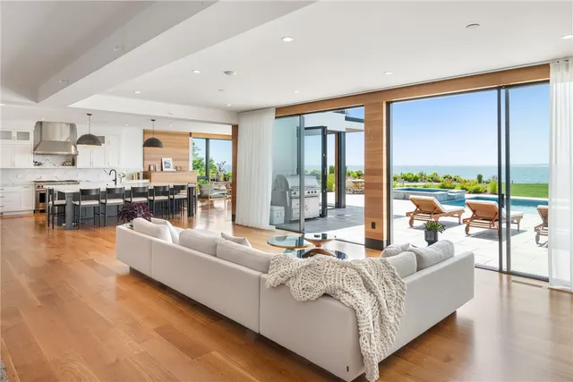 $200,000 | 511 Ocean Avenue, Newport, RI 02840