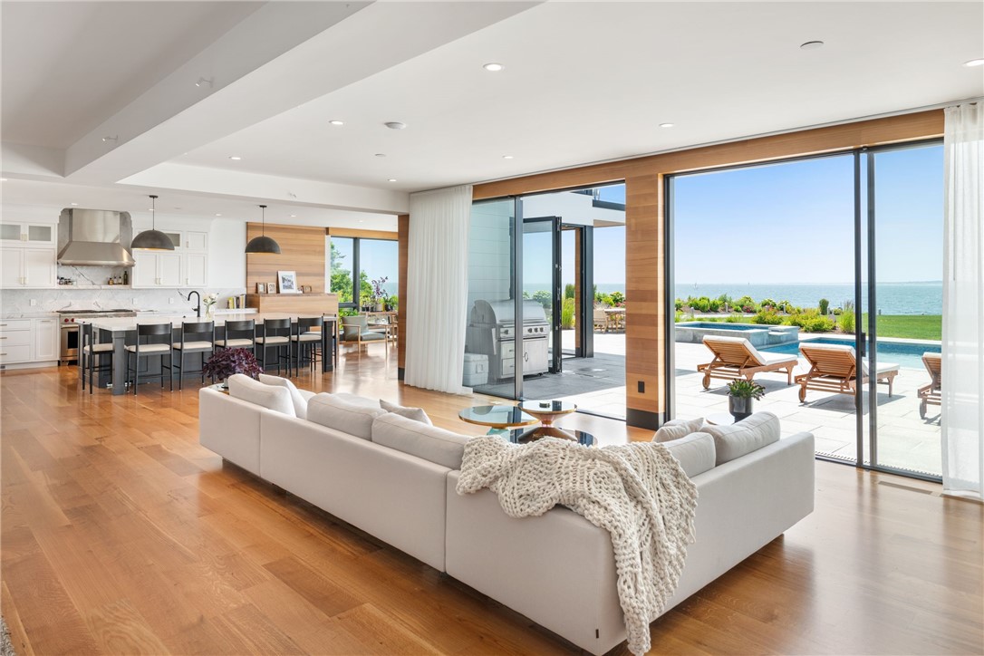 511 Ocean Avenue Newport, RI 02840 - Photo 15 of 45