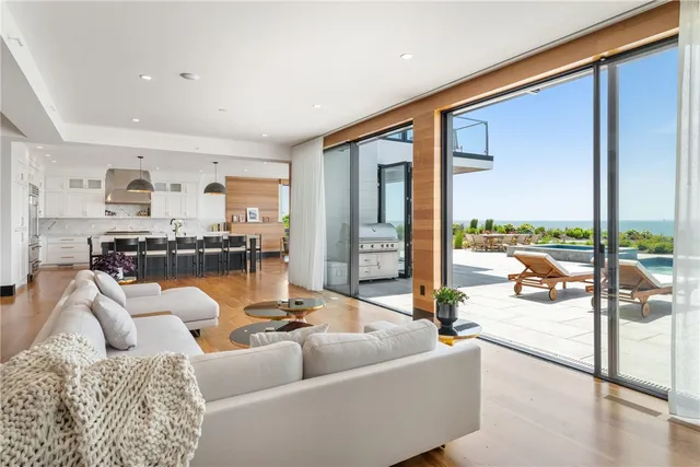 $200,000 | 511 Ocean Avenue, Newport, RI 02840