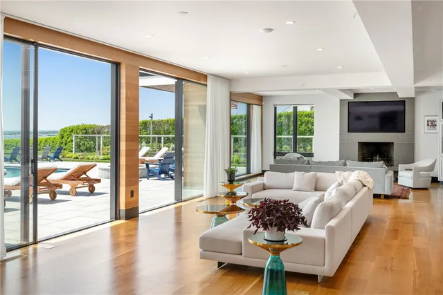 $200,000 | 511 Ocean Avenue, Newport, RI 02840