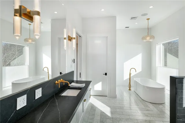 $200,000 | 511 Ocean Avenue, Newport, RI 02840