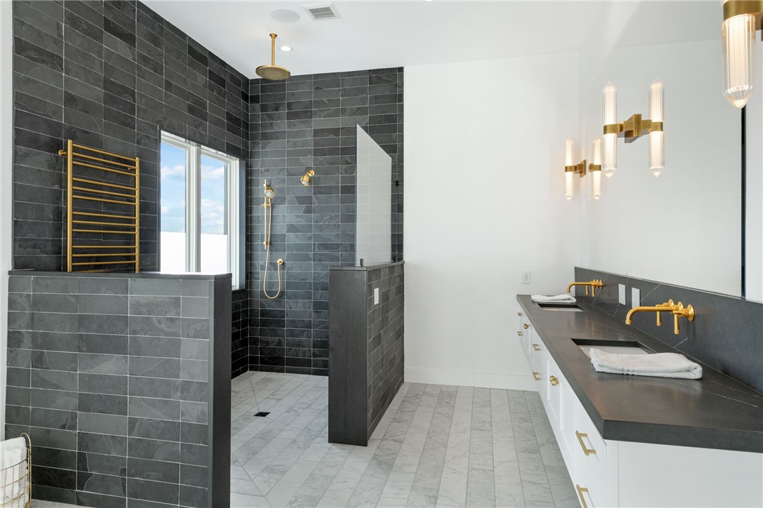 511 Ocean Avenue Newport, RI 02840 - Photo 28 of 45 Spa Shower