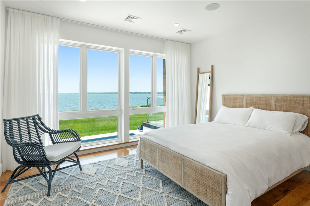 511 Ocean Avenue Newport, RI 02840 - Photo 31 of 45 Bedroom 3 of 5 Queen Bed