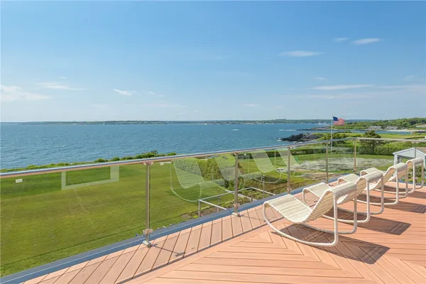 $200,000 | 511 Ocean Avenue, Newport, RI 02840