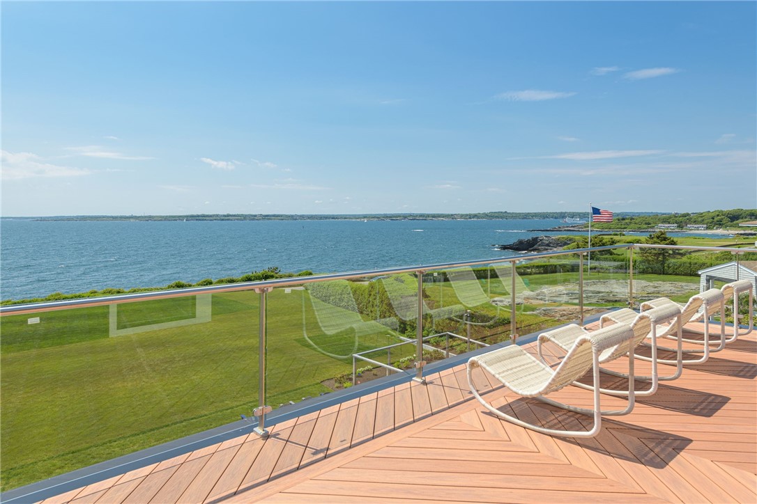 511 Ocean Avenue Newport, RI 02840 - Photo 37 of 45 3rd Floor Sundeck