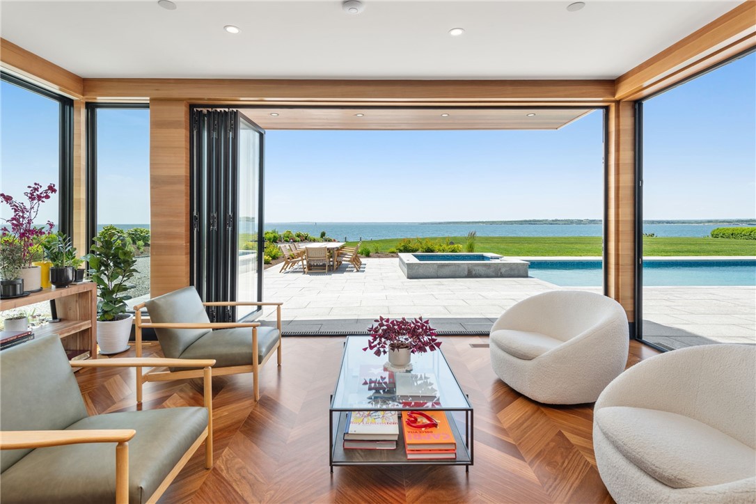 511 Ocean Avenue Newport, RI 02840 - Photo 5 of 45 Sitting room in Open Kitchen to patio.
