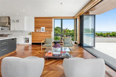 $200,000 | 511 Ocean Avenue, Newport, RI 02840