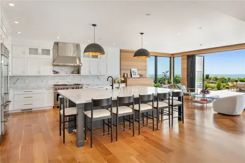 $200,000 | 511 Ocean Avenue, Newport, RI 02840