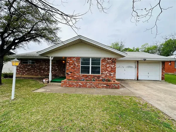 $200,000 | 1138 Usher Street, Benbrook, TX 76126