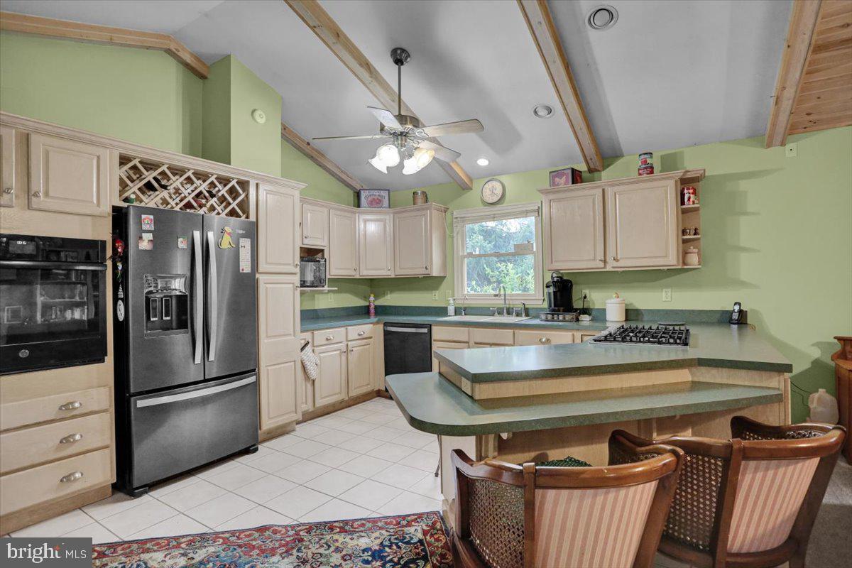 169 Oregon Road Reading, PA 19607 - Photo 3 of 28 Large Eat-In Kitchen