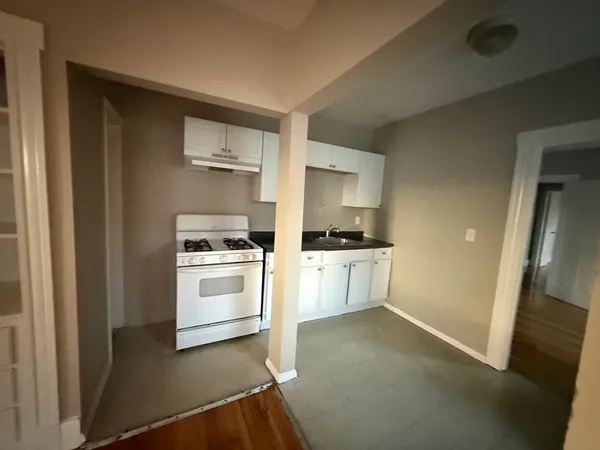 $2,500 | 135 Lawton Avenue, Unit 6, Lynn, MA 01902