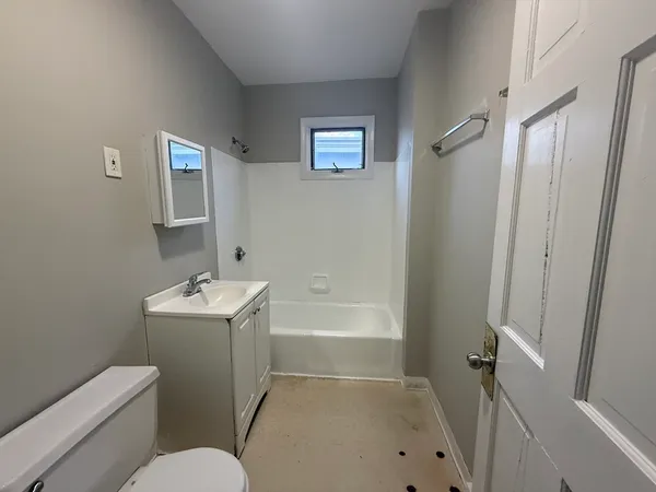 $2,500 | 135 Lawton Avenue, Unit 6, Lynn, MA 01902