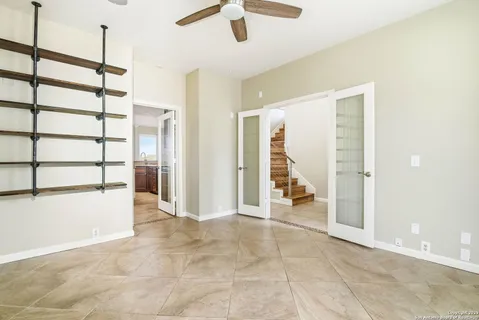 a view of livingroom with furniture