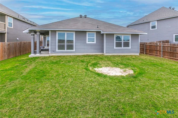 a view of a house with a backyard