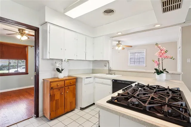 $2,100 | 517 Beverly Garden Drive, Metairie, LA 70001