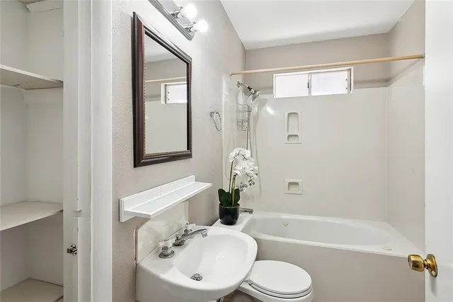 $2,100 | 517 Beverly Garden Drive, Metairie, LA 70001