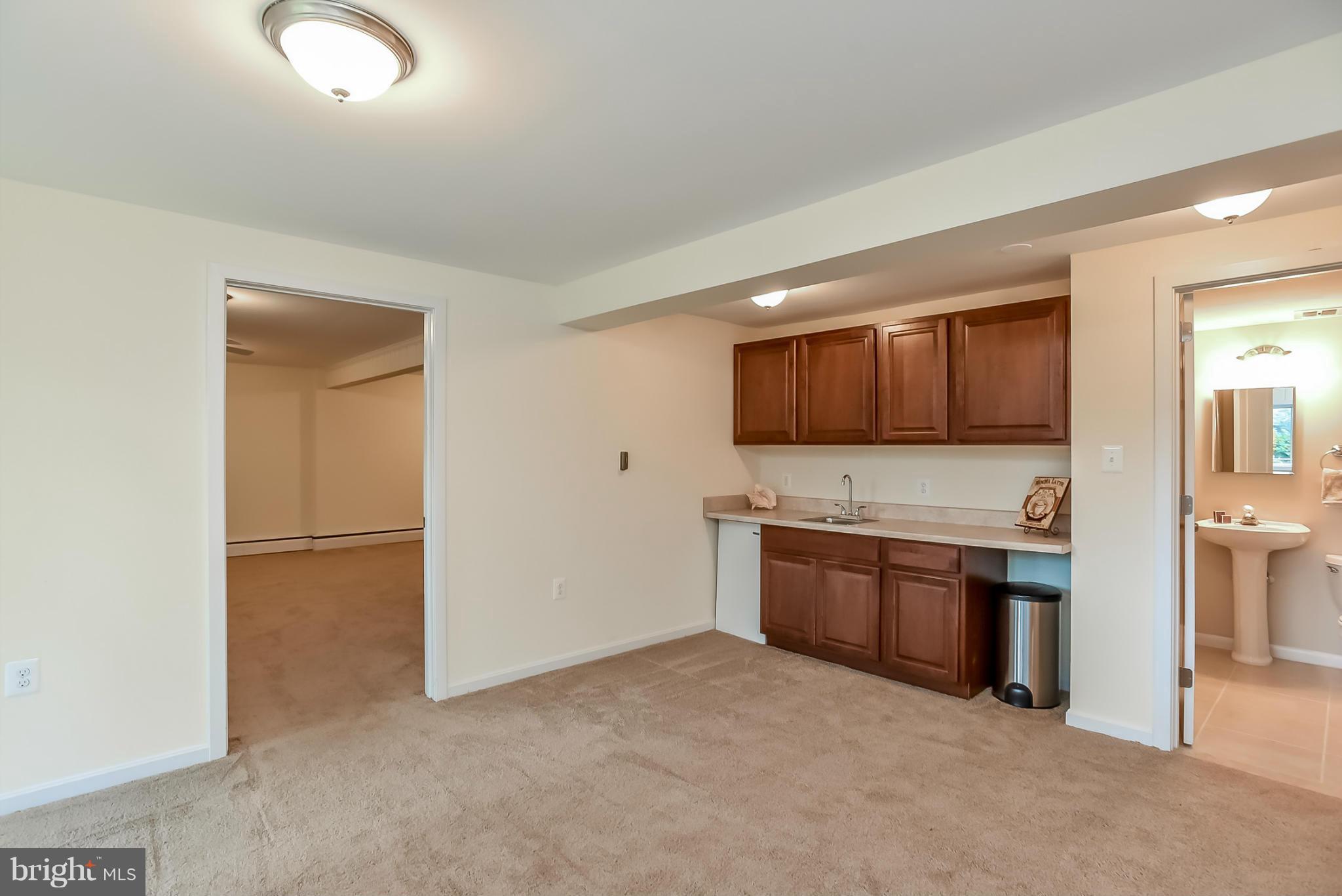 3502 Old Post Road Fairfax, VA 22030 - Photo 24 of 30 The lounge area has a wet bar with mini fridge.