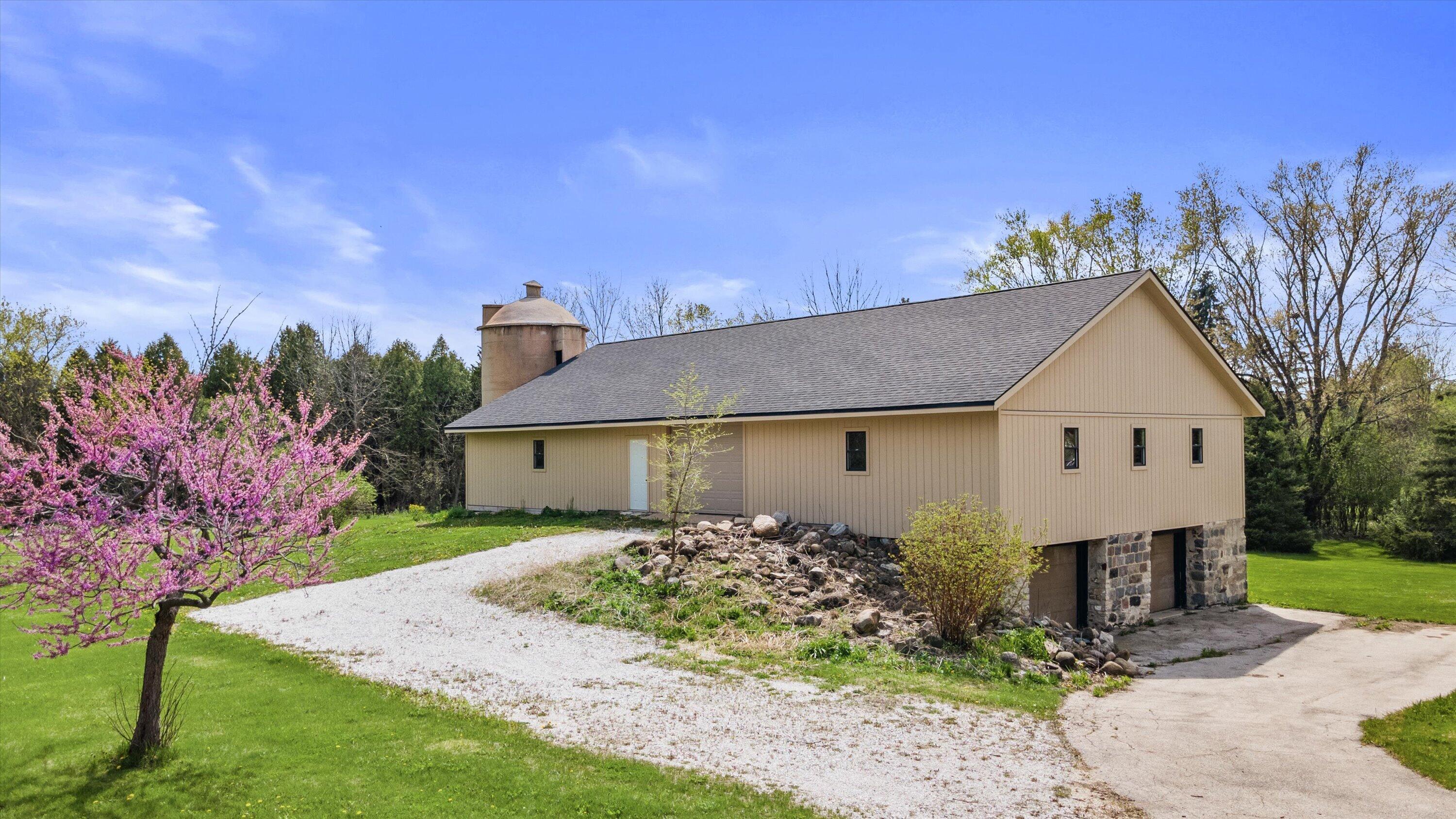 N72 W13449 Good Hope Road Menomonee Falls, WI 53051 - Photo 43 of 65 Incredible Barn