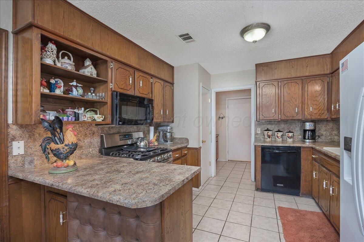 6008 Rutgers Street Amarillo, TX 79109 - Photo 8 of 22 08-Kitchen
