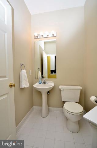 2822 Roesh Way Vienna, VA 22181 - Photo 12 of 29 Powder Room/Half Bath