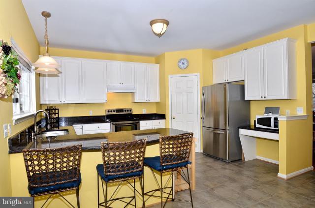 2822 Roesh Way Vienna, VA 22181 - Photo 17 of 29 Kitchen