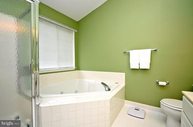 2822 Roesh Way Vienna, VA 22181 - Photo 18 of 29 Bath (Master)