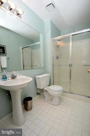 2822 Roesh Way Vienna, VA 22181 - Photo 3 of 29 Lower Level Bath