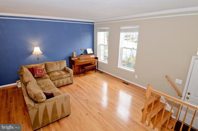 2822 Roesh Way Vienna, VA 22181 - Photo 23 of 29 Living Room
