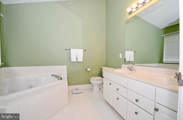 2822 Roesh Way Vienna, VA 22181 - Photo 24 of 29 Bath (Master)