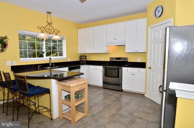 2822 Roesh Way Vienna, VA 22181 - Photo 26 of 29 Kitchen