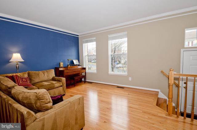 2822 Roesh Way Vienna, VA 22181 - Photo 6 of 29 Living Room