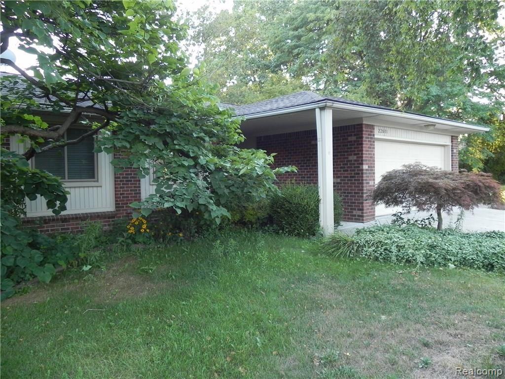 22601 Shadowpine Way Novi, MI 48375 - Photo 3 of 32 SPACIOUS 3 BEDROOM 2.5 BATHROOM HOME WITH AMAZING BACK YARD SPACE