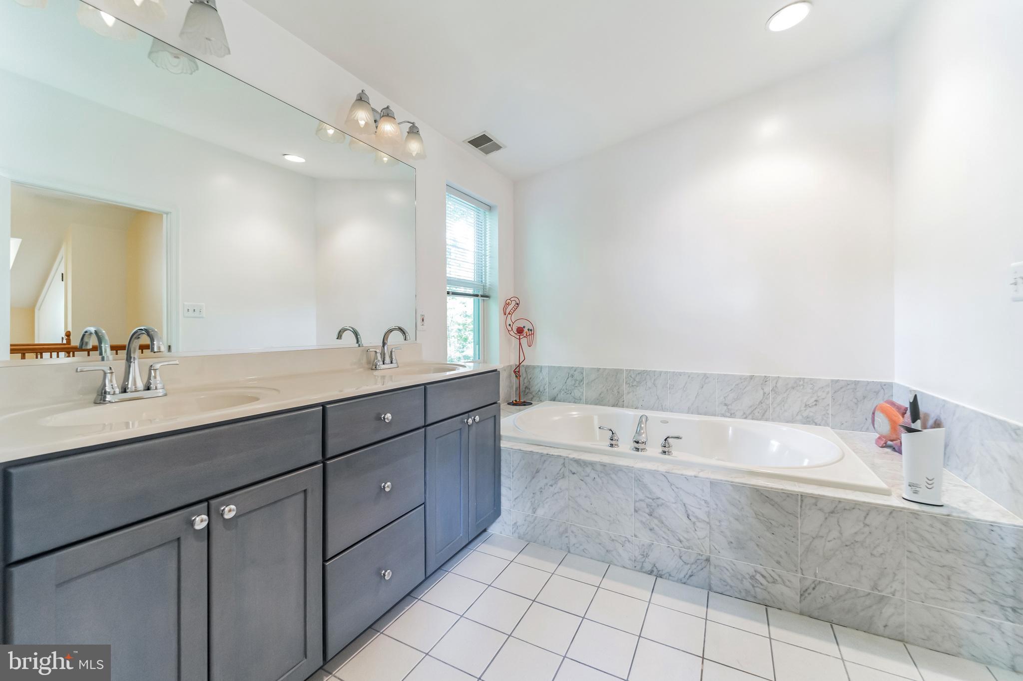 8907 Sudbury Road Silver Spring, MD 20901 - Photo 20 of 29 Large jetted tub