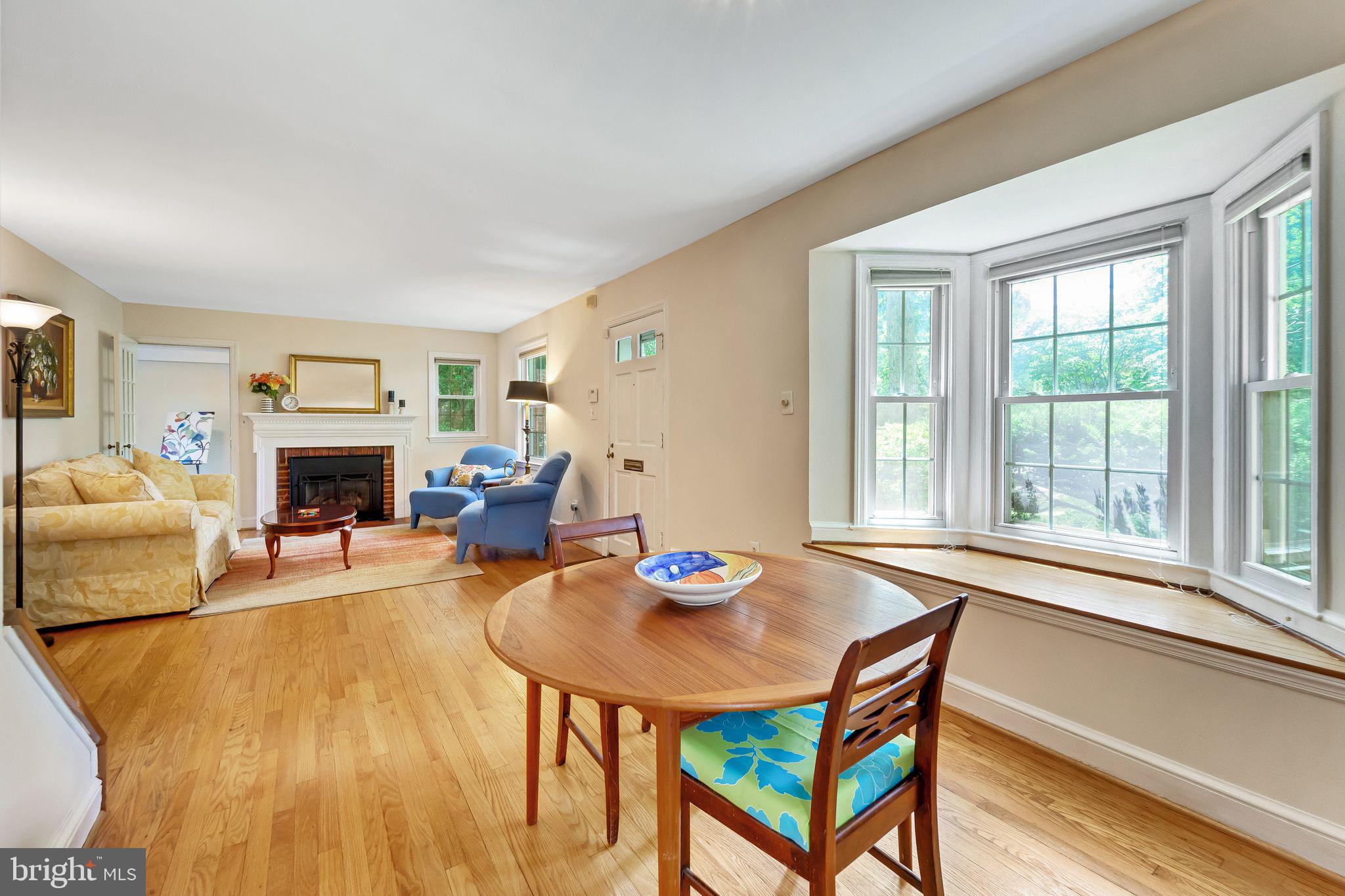 Dining room with bay window