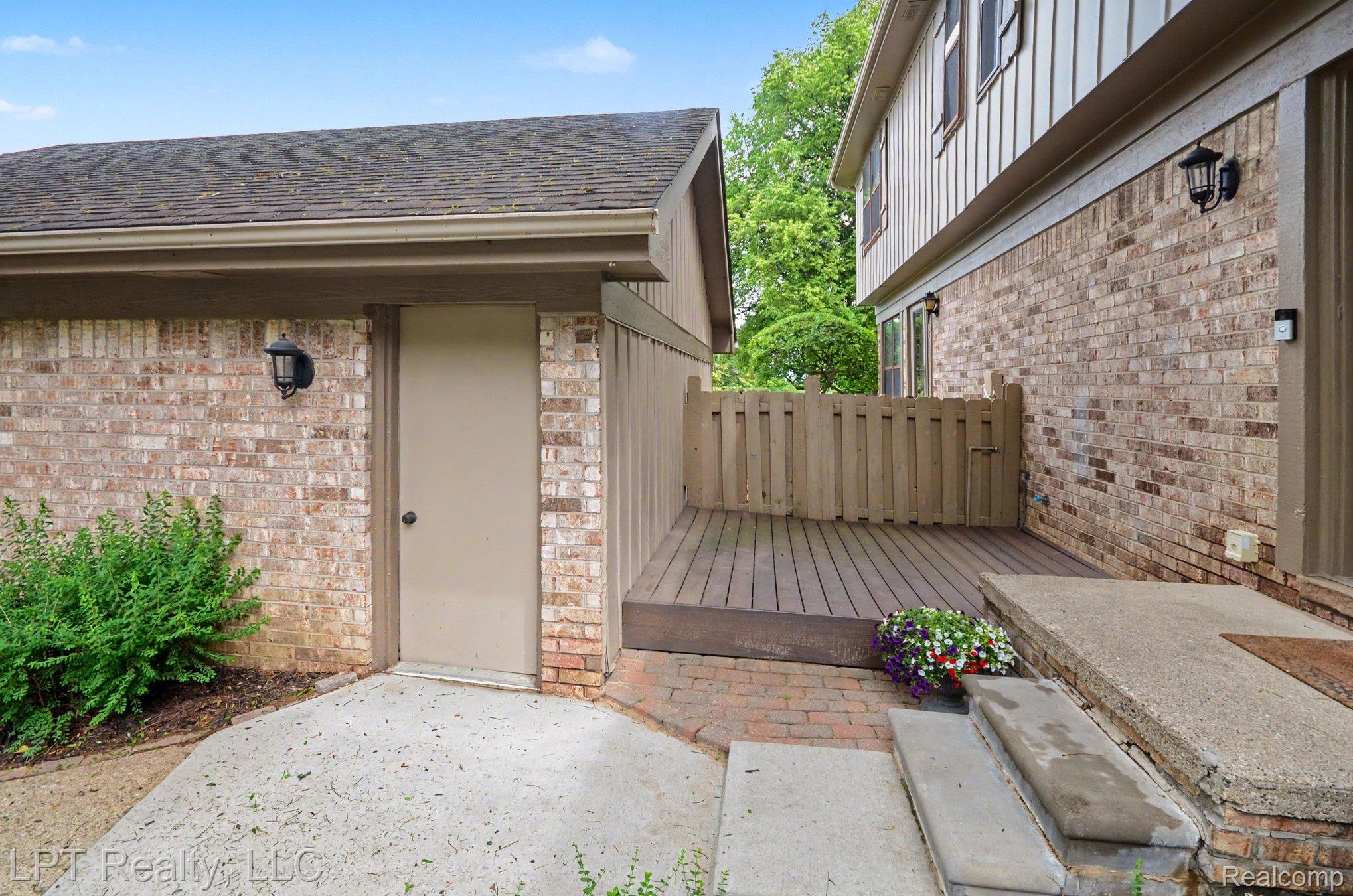 829 Langdon Court Rochester, MI 48307 - Photo 28 of 31 028_file_5345.jpg